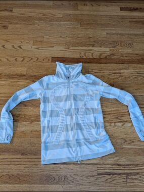 Lululemon Women's 6 Striped Full Zip-Up Athletic Jacket in Light Gray and White